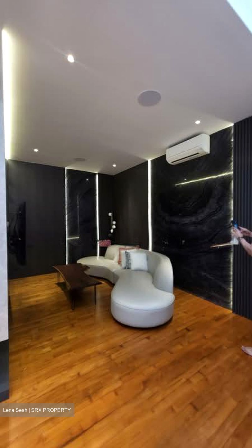 Macpherson Road (D13), Terrace #543064471
